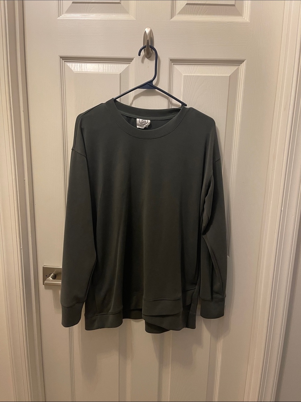 Womens Relaxed Crewneck Sweatshirt in Olive